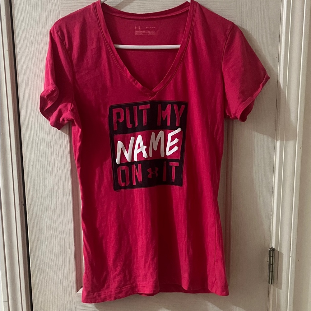 Under Armour Heat-gear Redish/Pink V-Neck Graphic Tee